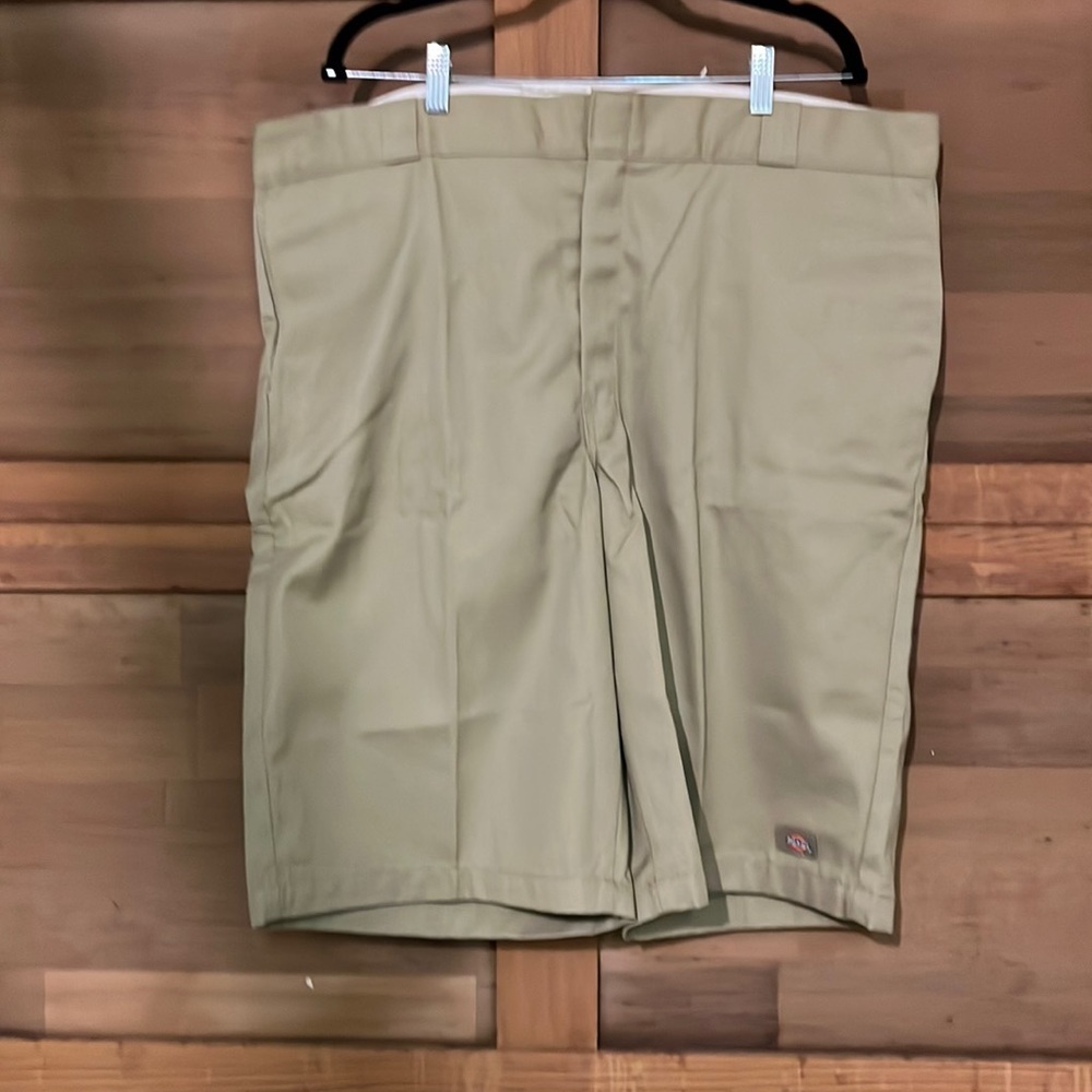 Dickies relaxed, fit strong flex shorts